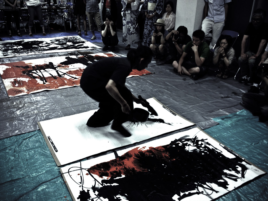 Gen Atem Project - Gen Atem vs Kenryo Hara - Painting performance, 2013