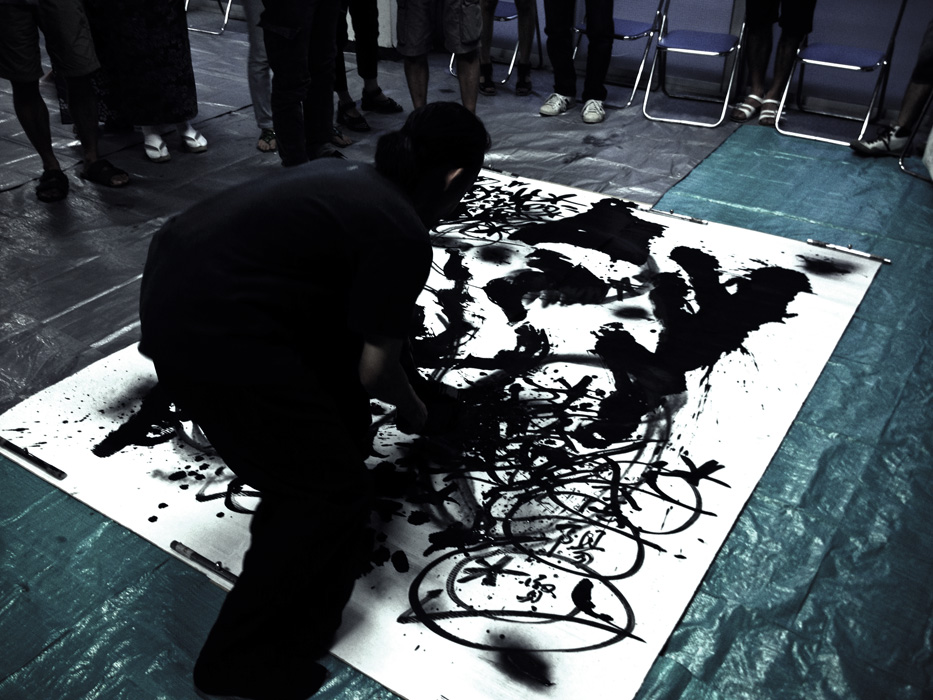 Gen Atem Project - Gen Atem vs Kenryo Hara - Painting performance, 2013