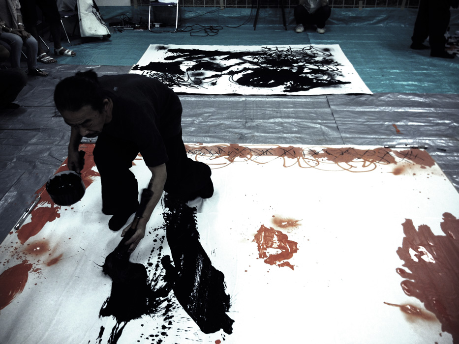 Gen Atem Project - Gen Atem vs Kenryo Hara - Painting performance, 2013